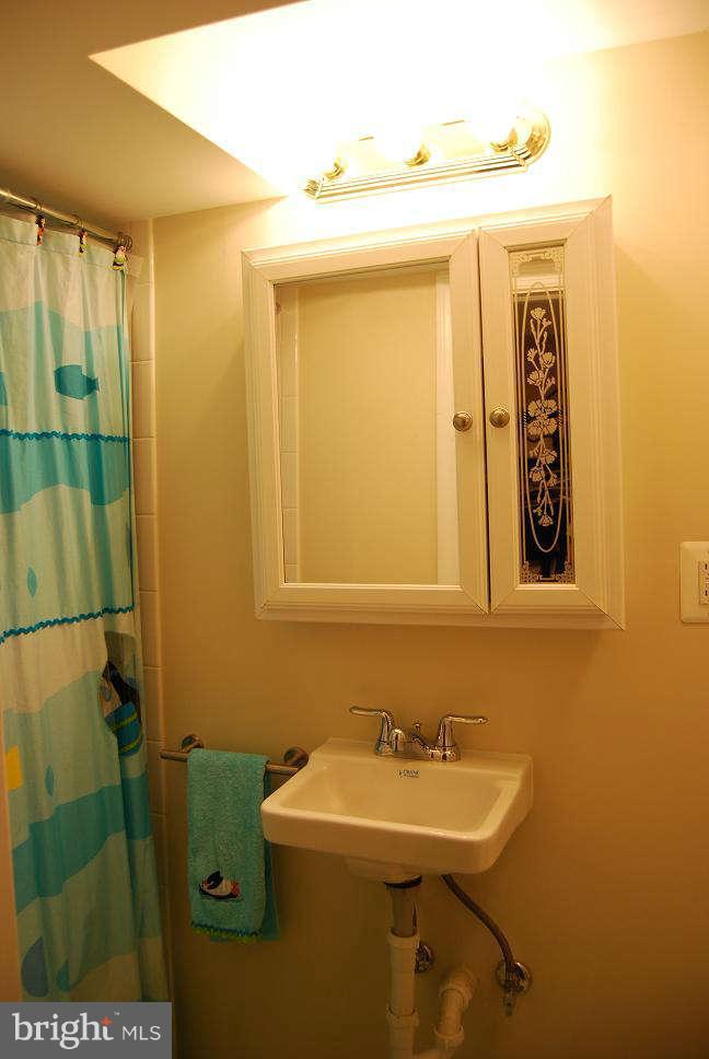 6400 Old Landover Road Landover, MD 20785 - Photo 25 of 30 LL Full Bath