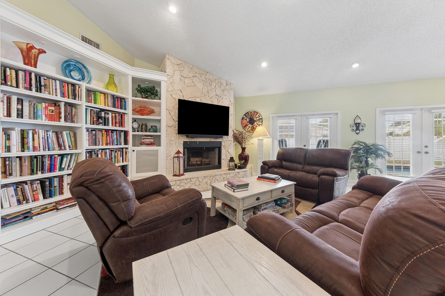 237 Northwest 69th Street Boca Raton, FL 33487 - Photo 6 of 22 05 8