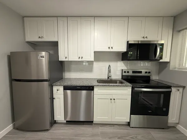 $2,500 | 565 Hyde Park Avenue, Unit 2, Boston, MA 02131