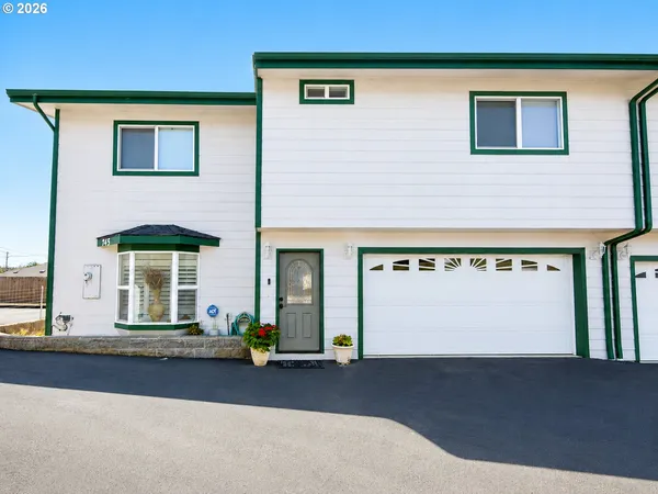 $400,000 | 745 2nd Street, Brookings, OR 97415