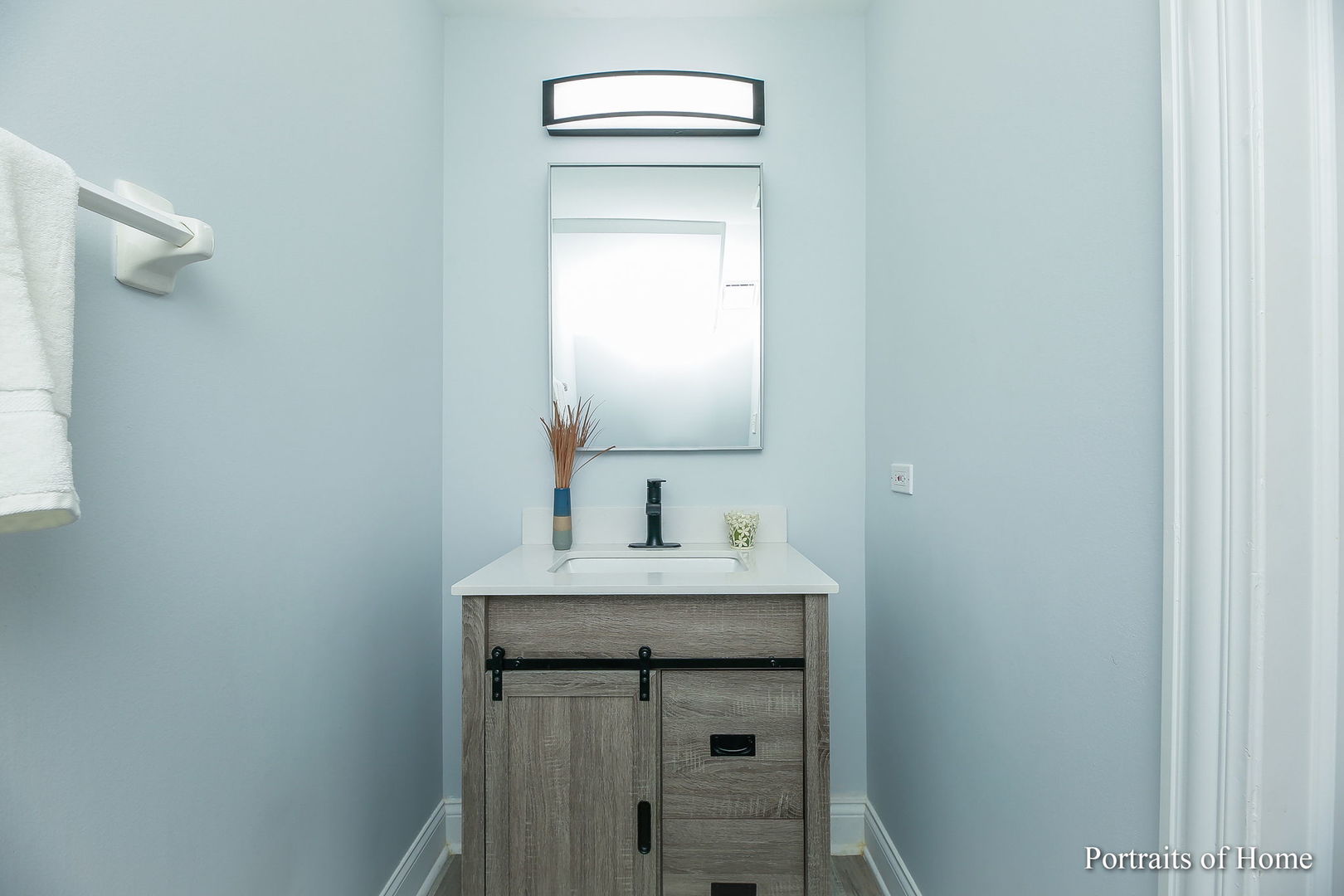 23 Foxcroft Road, Unit 115 Naperville, IL 60565 - Photo 9 of 19 a bathroom with a sink a vanity and a mirror