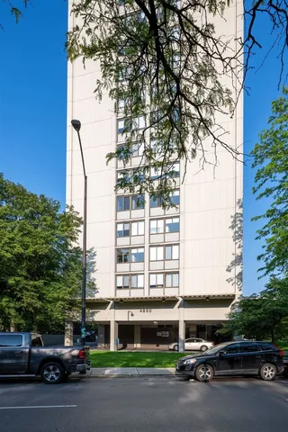 $55,000 | 4850 South Lake Park Avenue, Unit 2508B, Chicago, IL 60615