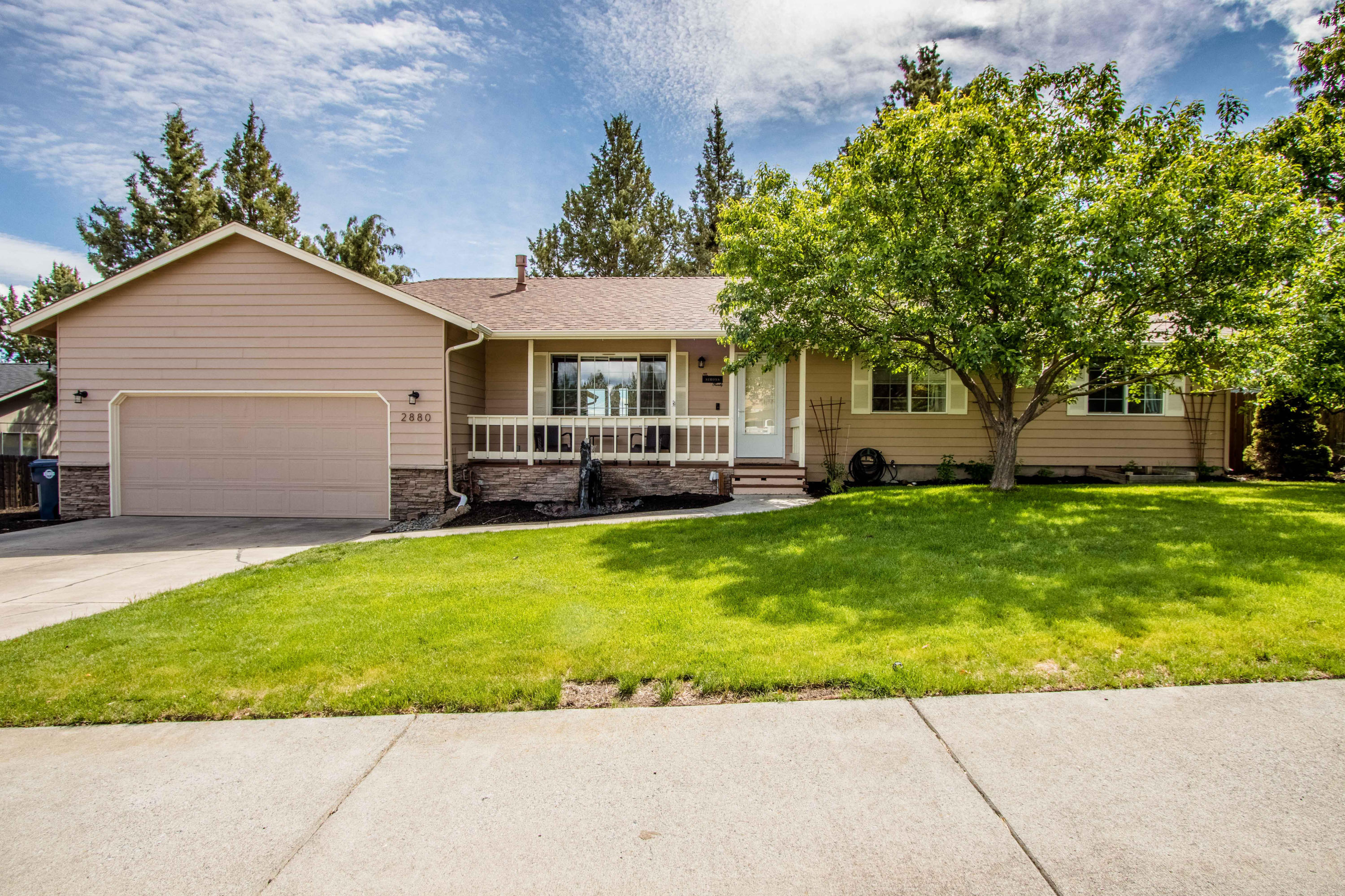 2880 Northeast Baroness Place Bend, OR 97701 - Photo 2 of 24 IMG_4273-HDR