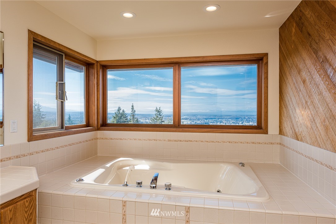 543 Ravens Ridge Road Sequim, WA 98382 - Photo 34 of 40 a bathroom with a tub and a window