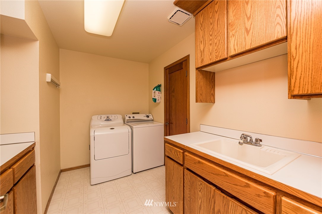 543 Ravens Ridge Road Sequim, WA 98382 - Photo 38 of 40 a utility room with dryer and washer