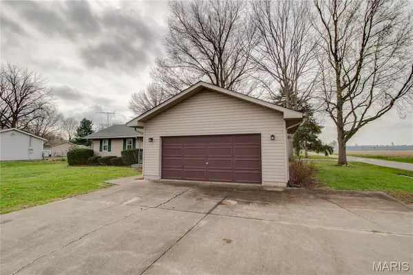 $215,000 | 312 West 4th S Street, Mount Olive, IL 62069