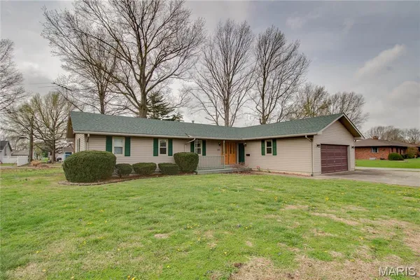 $215,000 | 312 West 4th S Street, Mount Olive, IL 62069