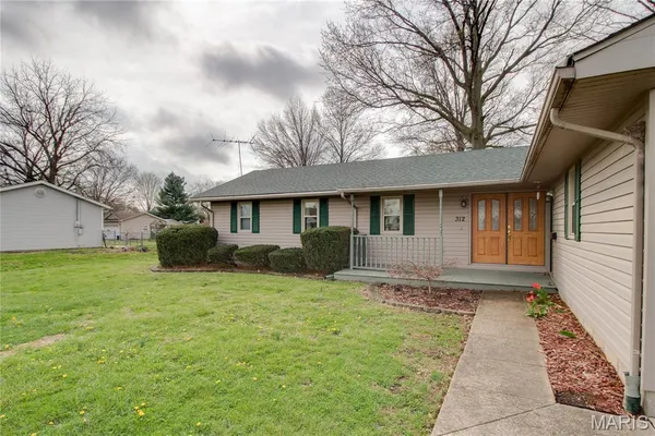 $215,000 | 312 West 4th S Street, Mount Olive, IL 62069