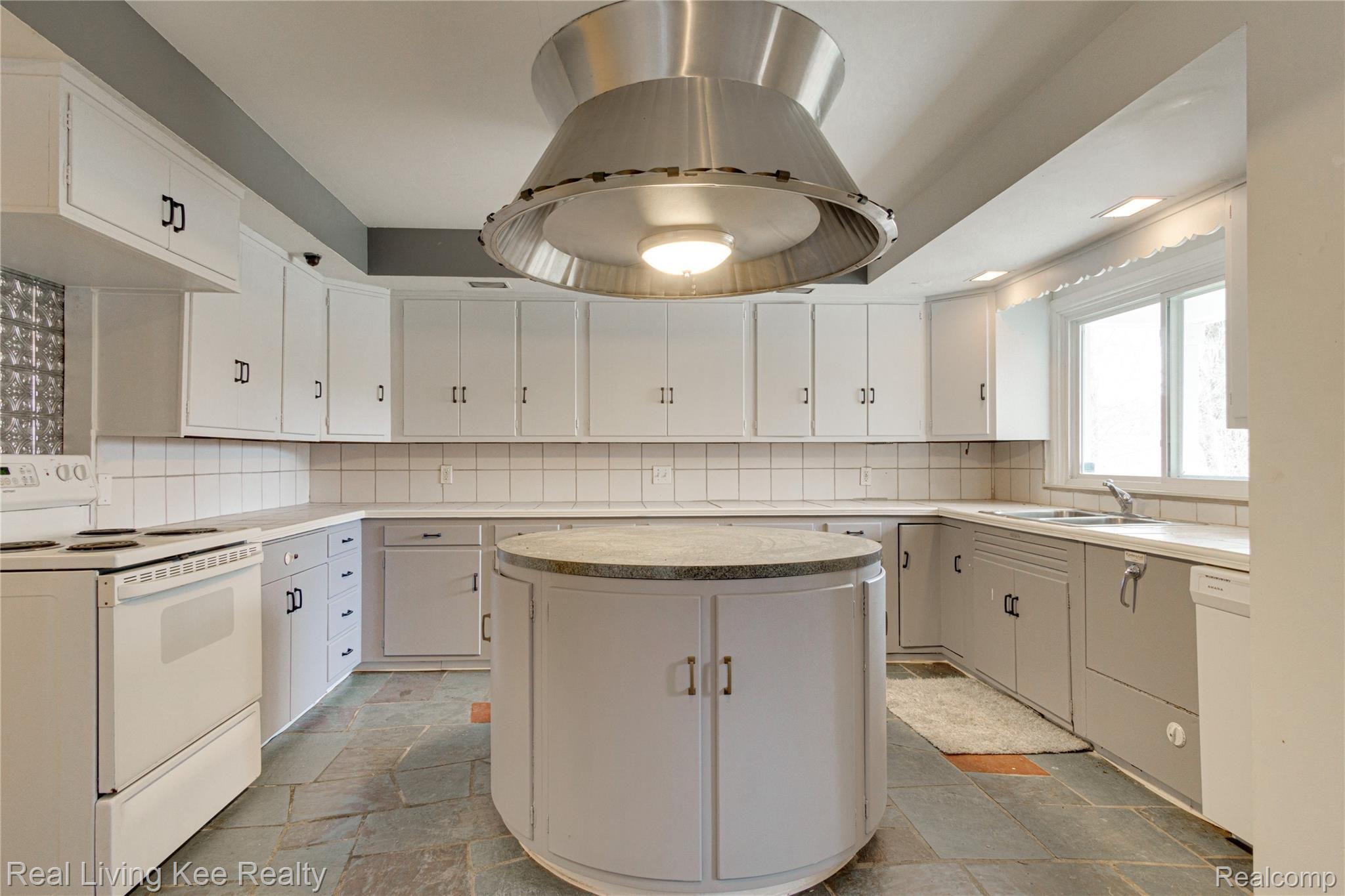 1267 Lake George Road Oakland, MI 48363 - Photo 67 of 80 Interiors (38 of 55).jpg