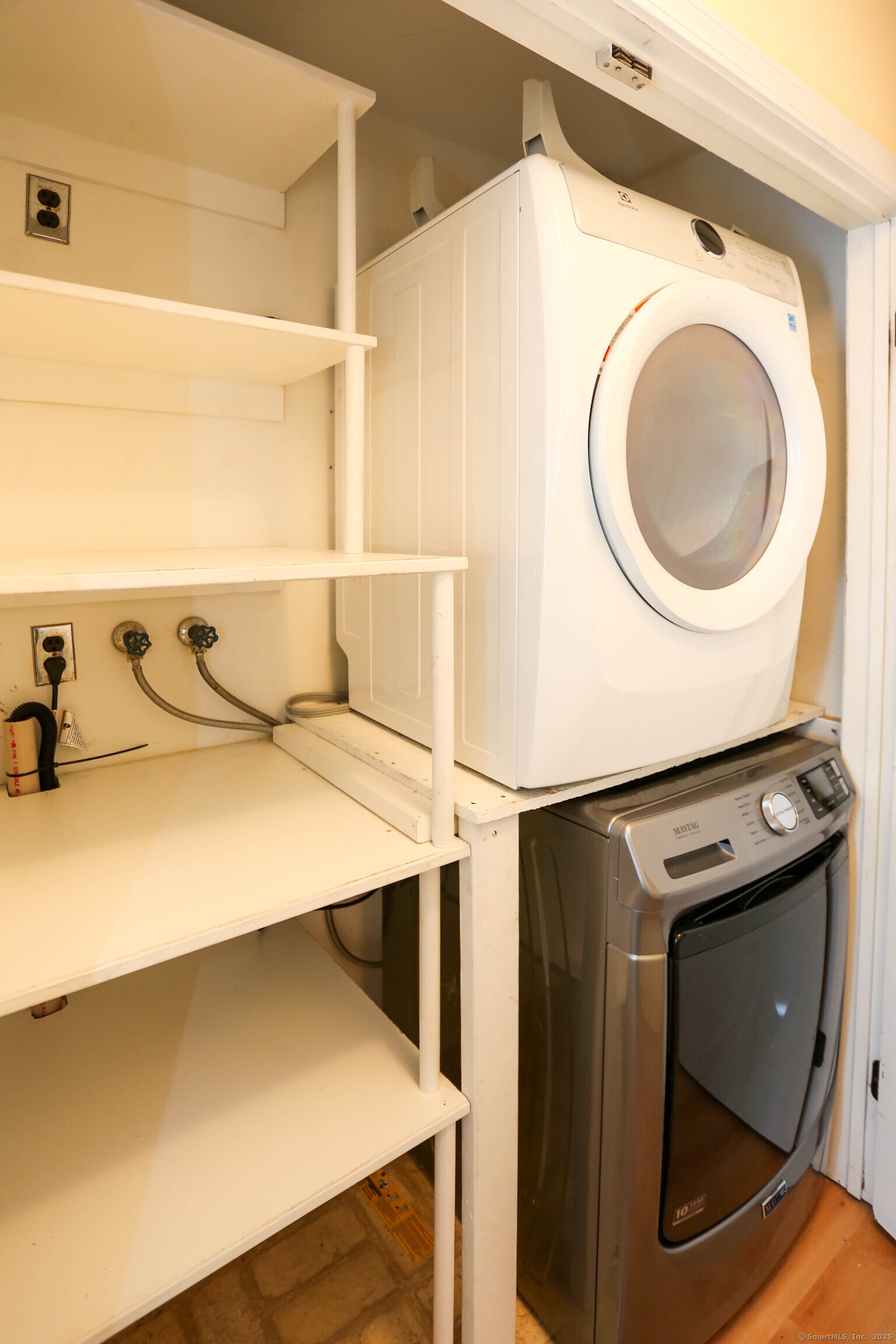 61 Seaview Avenue, Unit 51 Stamford, CT 06902 - Photo 22 of 27 a utility room with dryer and washer