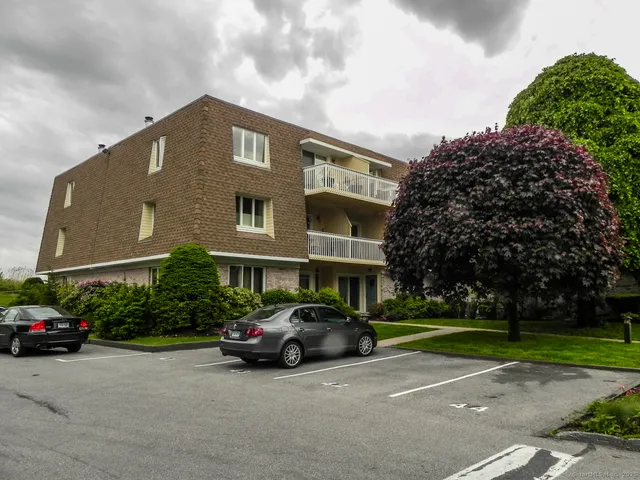 $525,000 | 61 Seaview Avenue, Unit 51, Stamford, CT 06902