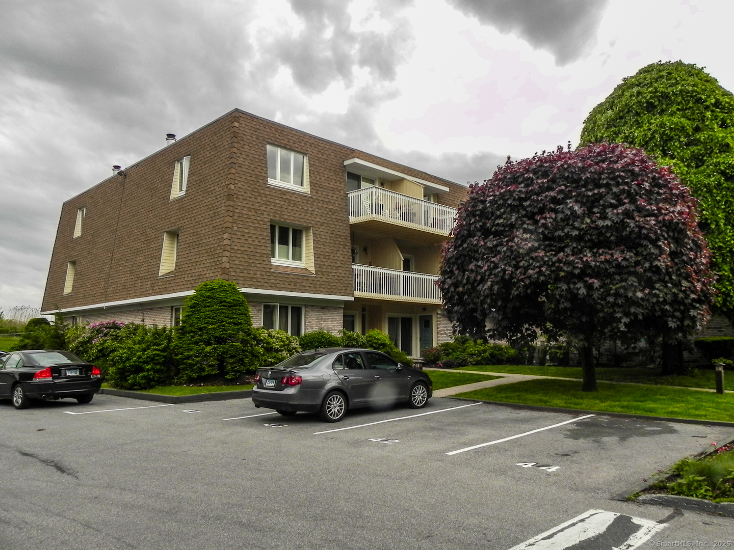 61 Seaview Avenue, Unit 51 Stamford, CT 06902 - Photo 23 of 27 a car parked in front of a white building