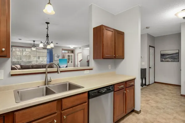 $300,000 | 4940 Underwood Lane North, Unit 4940G, Plymouth, MN 55442