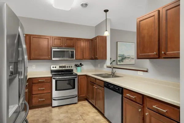 $300,000 | 4940 Underwood Lane North, Unit 4940G, Plymouth, MN 55442