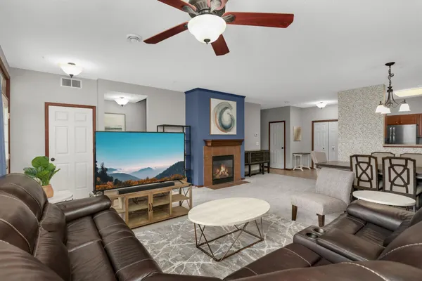 $300,000 | 4940 Underwood Lane North, Unit 4940G, Plymouth, MN 55442