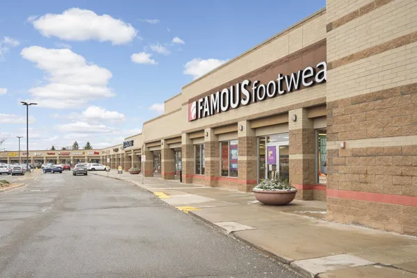 $300,000 | 4940 Underwood Lane North, Unit 4940G, Plymouth, MN 55442