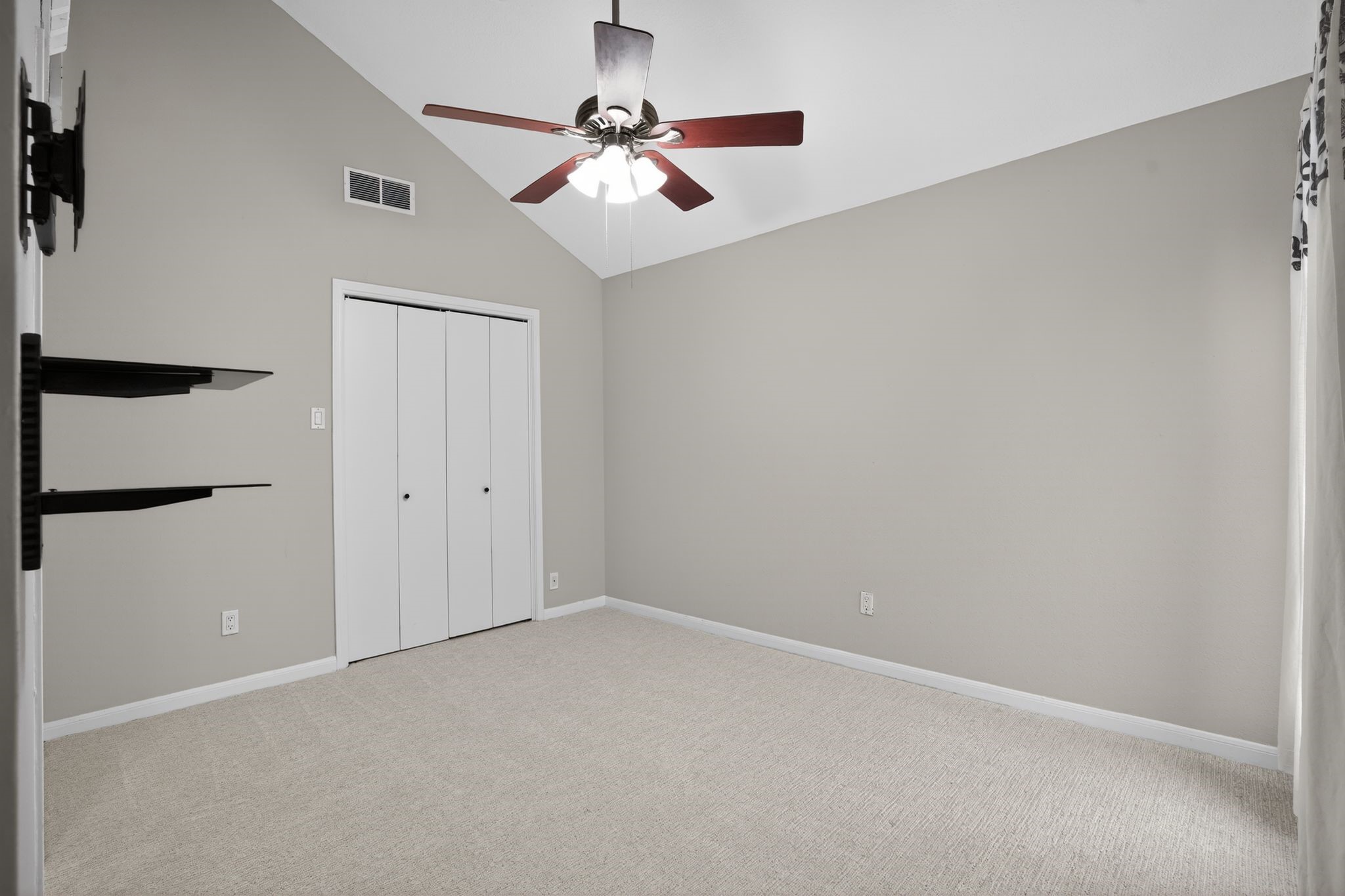 6506 Jadecrest Drive Spring, TX 77389 - Photo 26 of 31 secondary bedroom with attached bathroom