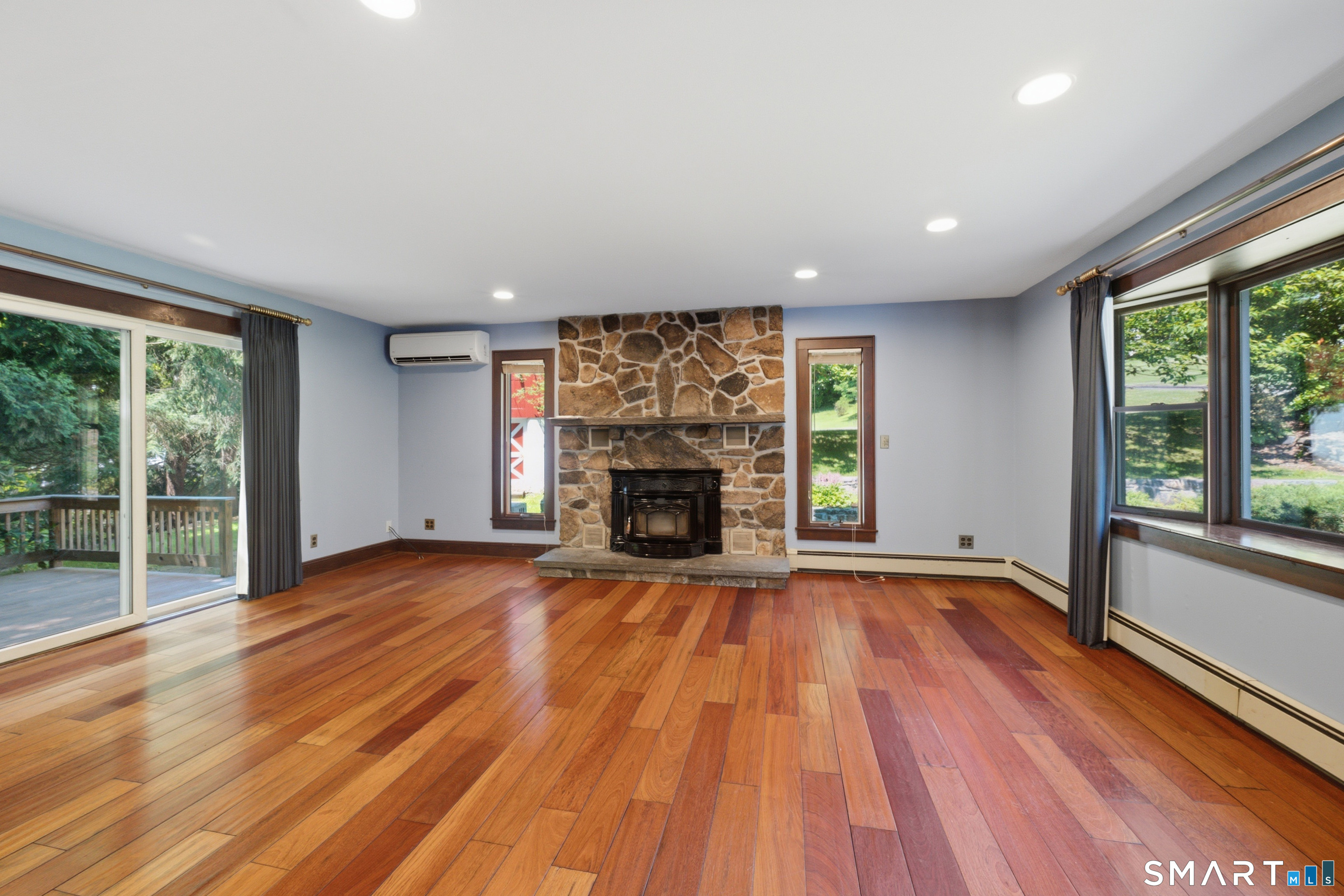 36 Middle River Road Danbury, CT 06811 - Photo 8 of 33