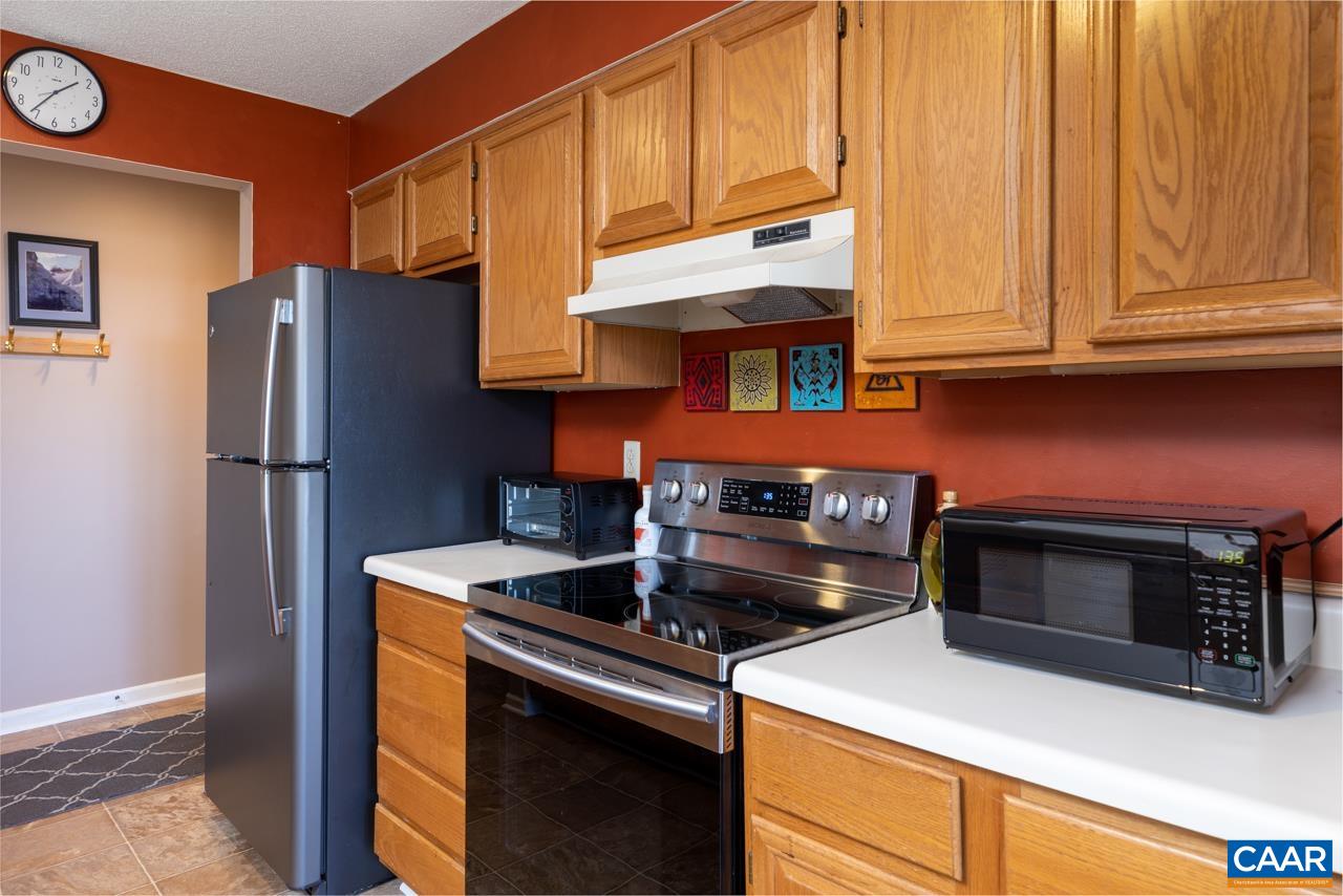 2053 Stone Ridge Roseland, VA 22967 - Photo 4 of 22 a kitchen with stainless steel appliances granite countertop a refrigerator stove and cabinets
