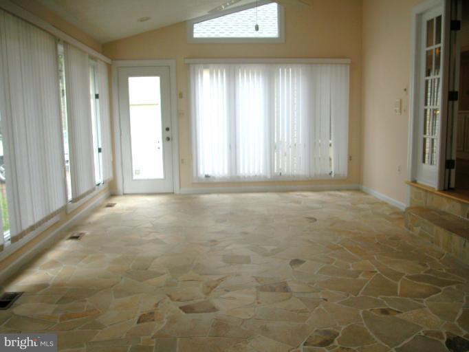 9108 Stonewall Road Manassas, VA 20110 - Photo 11 of 25 Interior (General)