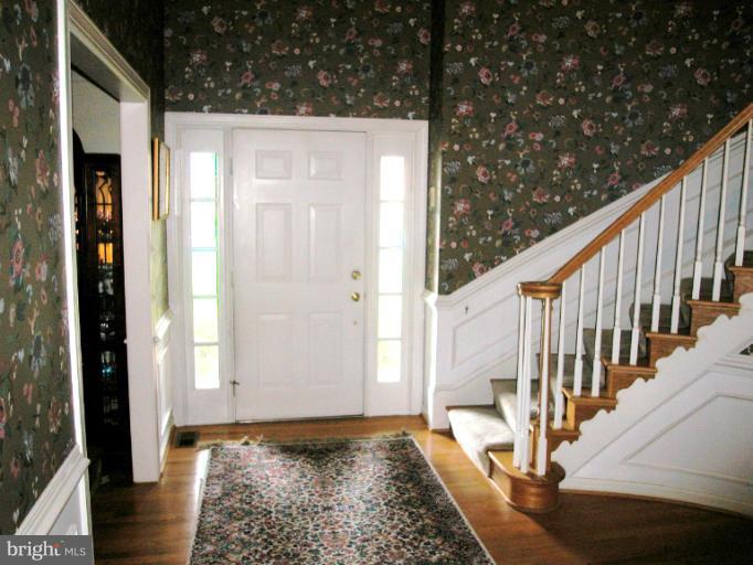 9108 Stonewall Road Manassas, VA 20110 - Photo 4 of 25 Interior (General)