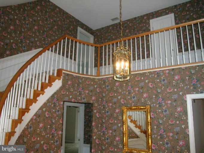 9108 Stonewall Road Manassas, VA 20110 - Photo 5 of 25 Interior (General)