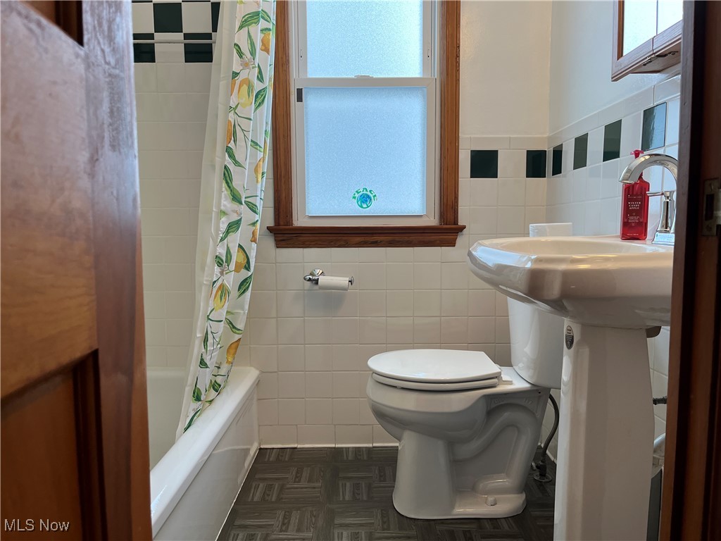 15405 Corkhill Road Maple Heights, OH 44137 - Photo 17 of 50 Main Bathroom with toilet, tile walls, and shower / bath combo