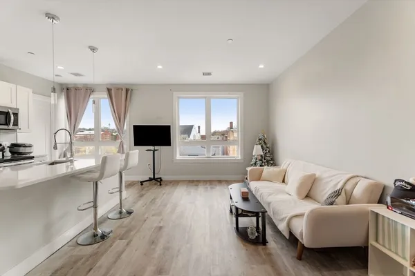 $3,295 | 1457 Tremont Street, Unit 502, Boston, MA 02120