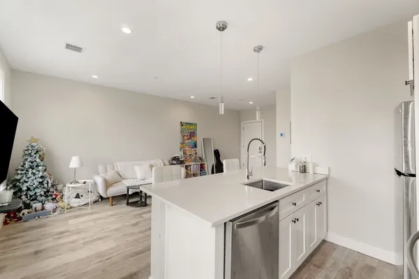 $3,295 | 1457 Tremont Street, Unit 502, Boston, MA 02120