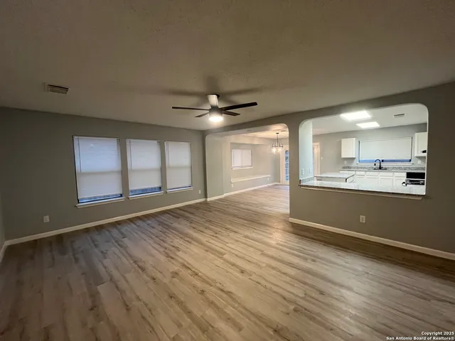 $1,695 | 8230 Cantura Mills, Converse, TX 78109