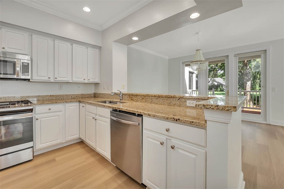 155 Limeburn Trail St. Simons Island, GA 31522 - Photo 14 of 29 Kitchen open to Dining