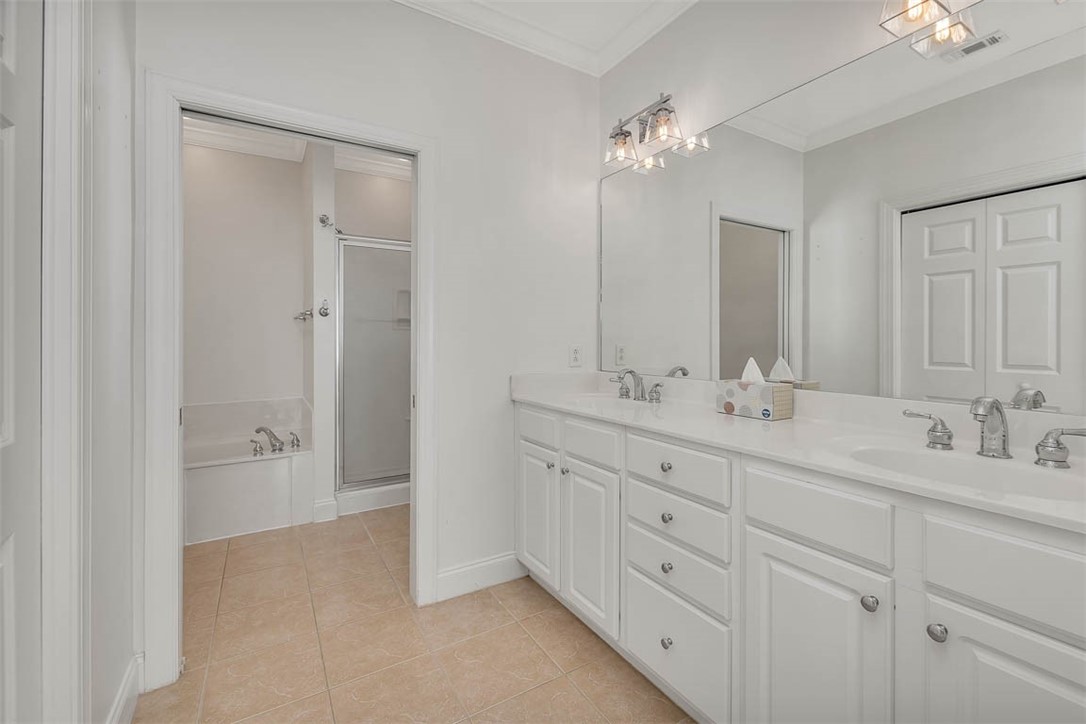 155 Limeburn Trail St. Simons Island, GA 31522 - Photo 19 of 29 Primary ensuite
