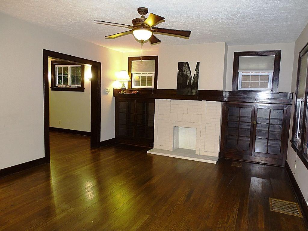 322 Nicholas Place Edgeworth, PA 15143 - Photo 4 of 25 Living Room