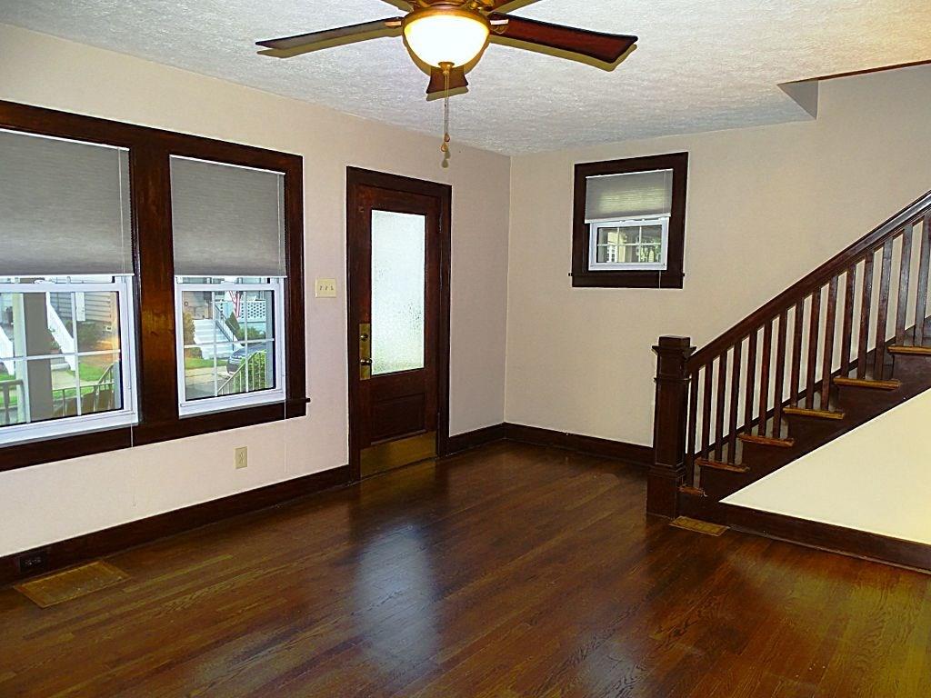 322 Nicholas Place Edgeworth, PA 15143 - Photo 7 of 25 Living Room