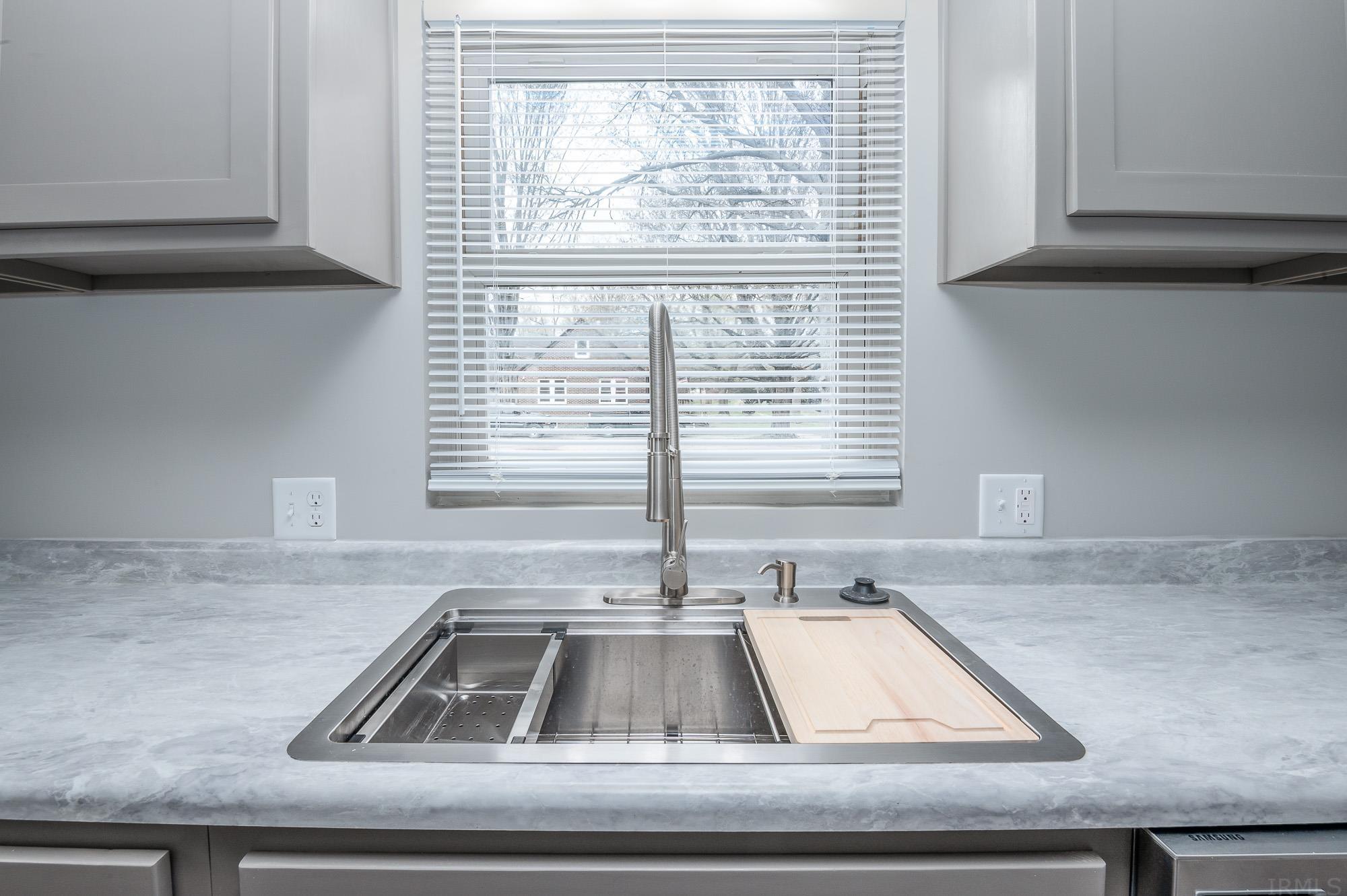 1905 Reckeweg Road Fort Wayne, IN 46804 - Photo 15 of 35