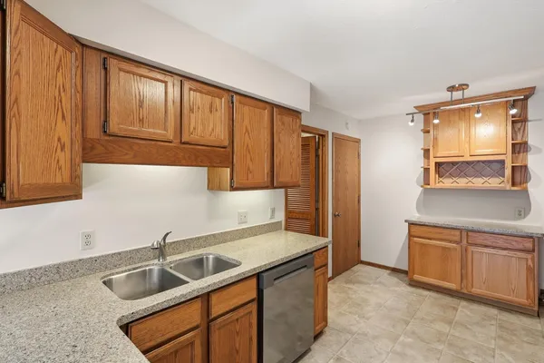 $349,900 | 1602 Mallard View, Eagan, MN 55122