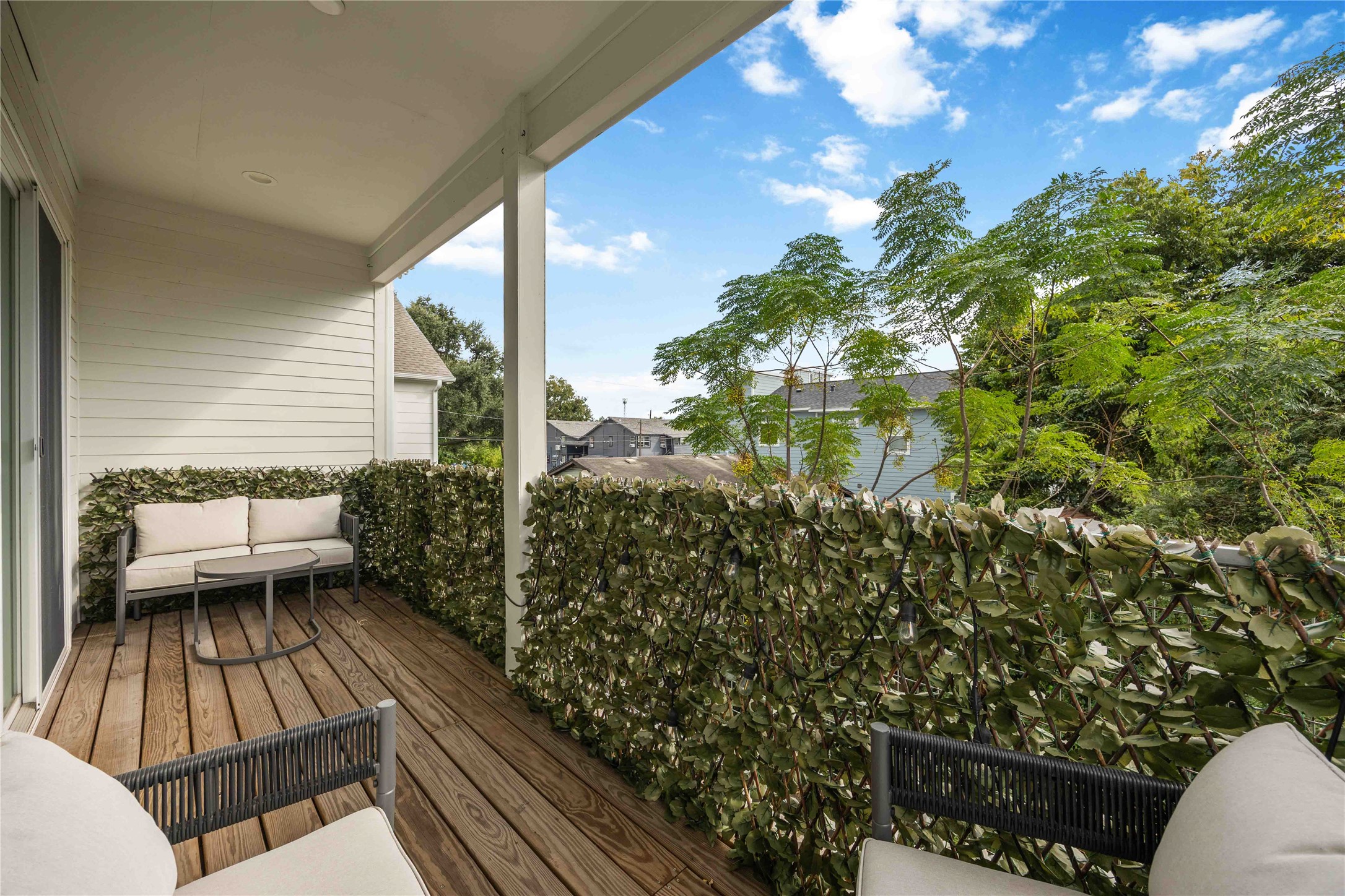 5310 Suez Street Houston, TX 77020 - Photo 4 of 29 2nd floor balcony overlooking adequate sized yard