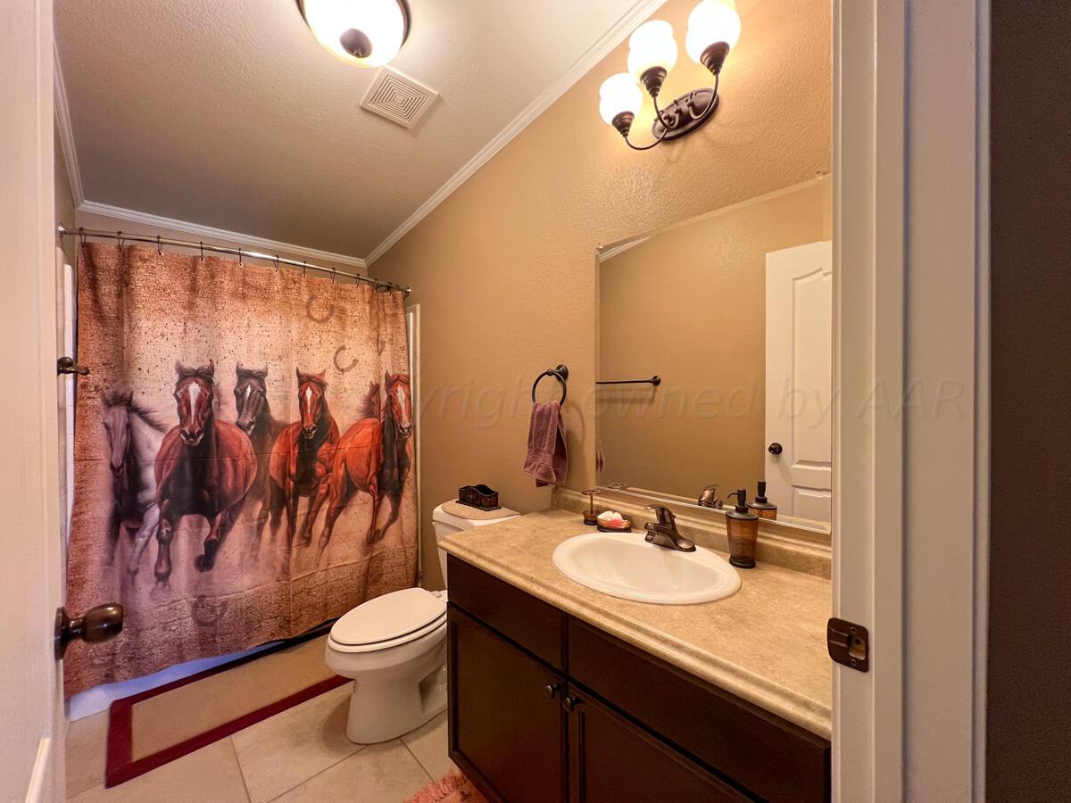 7670 West Cemetery Road Canyon, TX 79015 - Photo 31 of 65 7670_W_Cemetery-057_Main_House_Bathroom