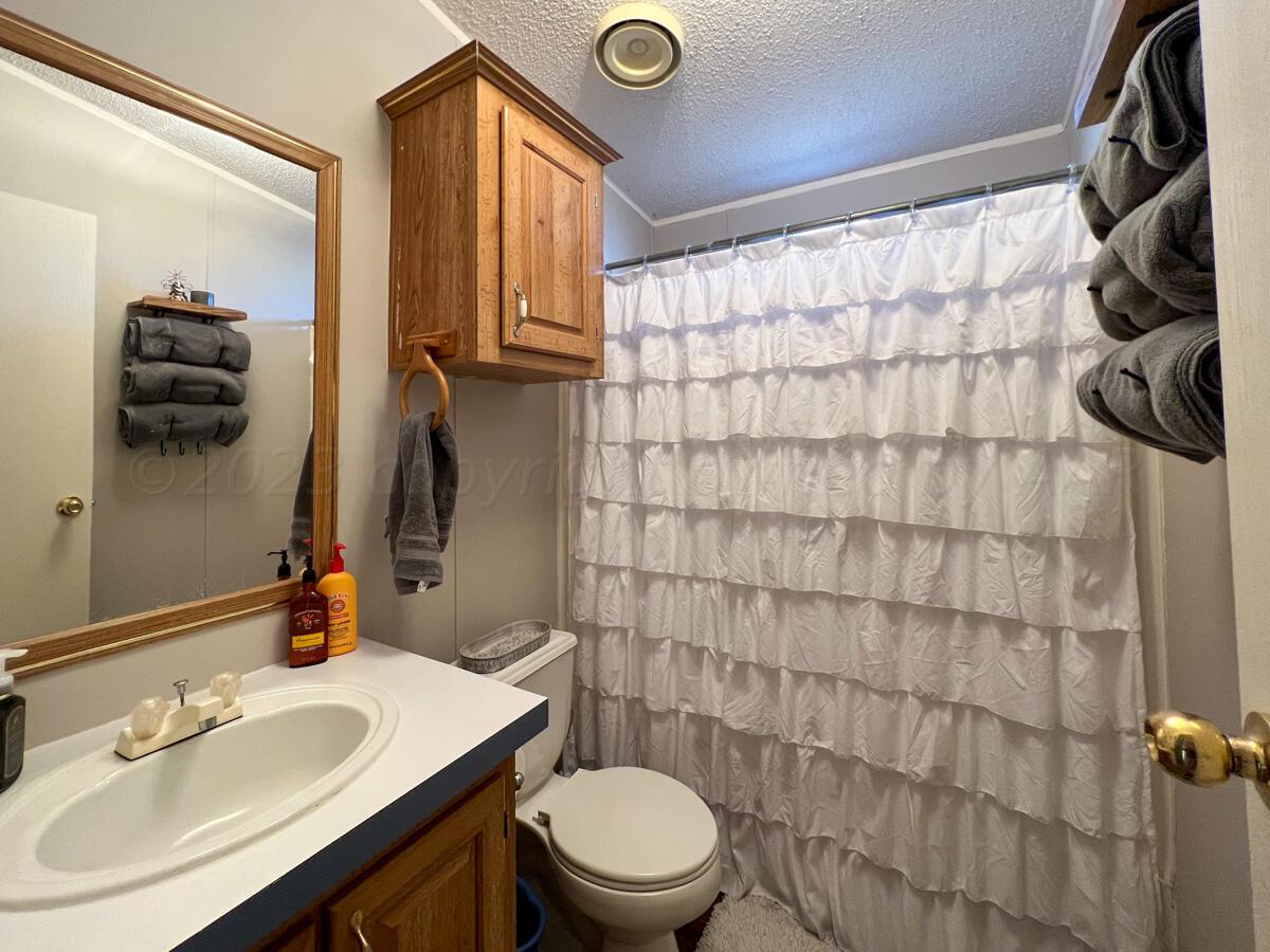 7670 West Cemetery Road Canyon, TX 79015 - Photo 43 of 65 7670_W_Cemetery-033_2nd_House_Bathroom