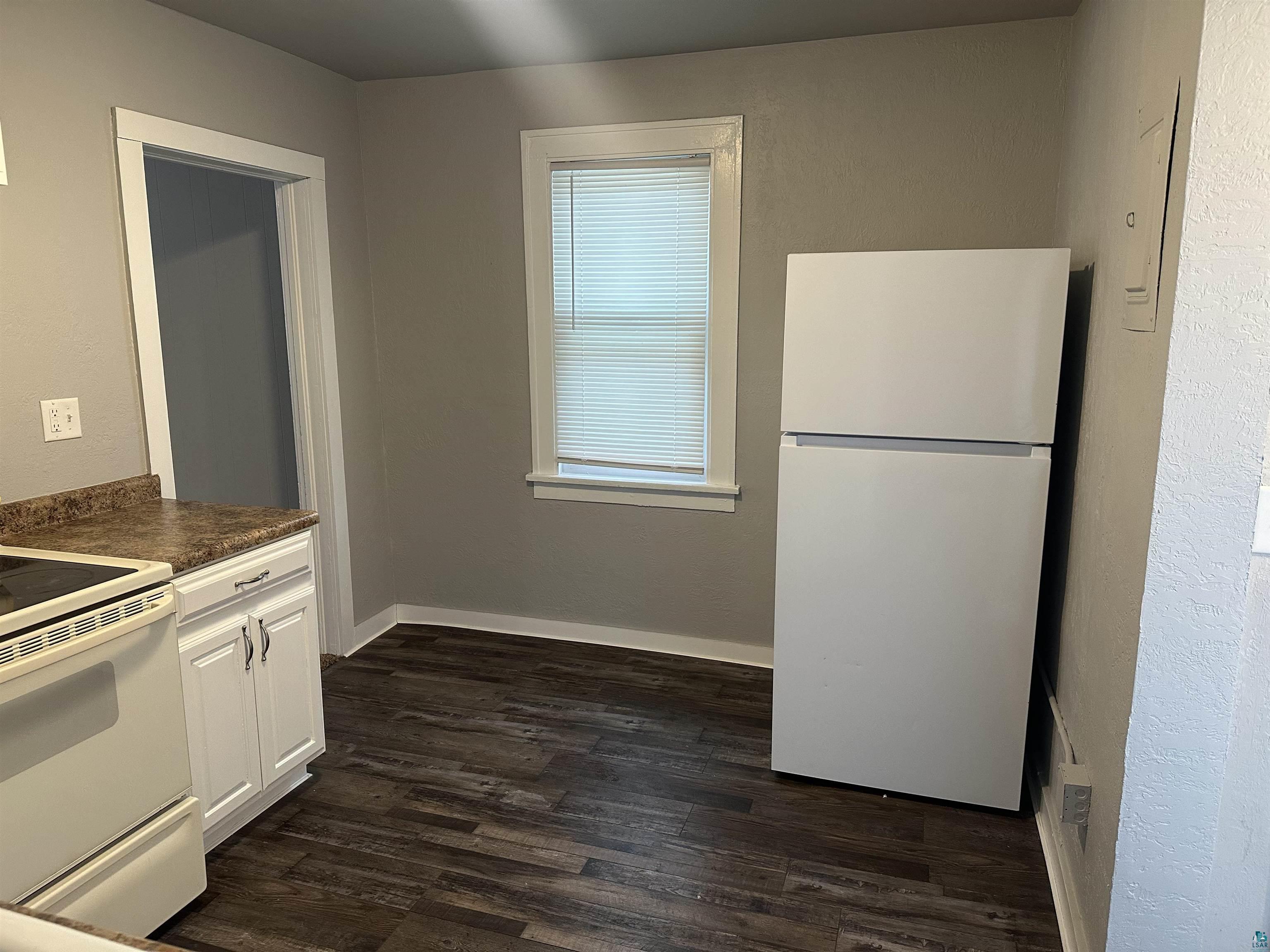 1216 Hughitt Avenue Superior, WI 54880 - Photo 5 of 11