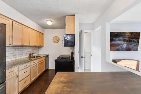 $250,000 | 4453 Cedar Lake Road, St. Louis Park, MN 55416