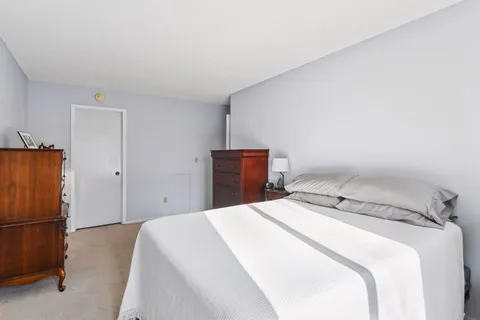 $250,000 | 4453 Cedar Lake Road, St. Louis Park, MN 55416