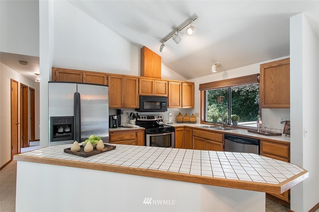 21221 Shell Valley Road Edmonds, WA 98026 - Photo 4 of 20