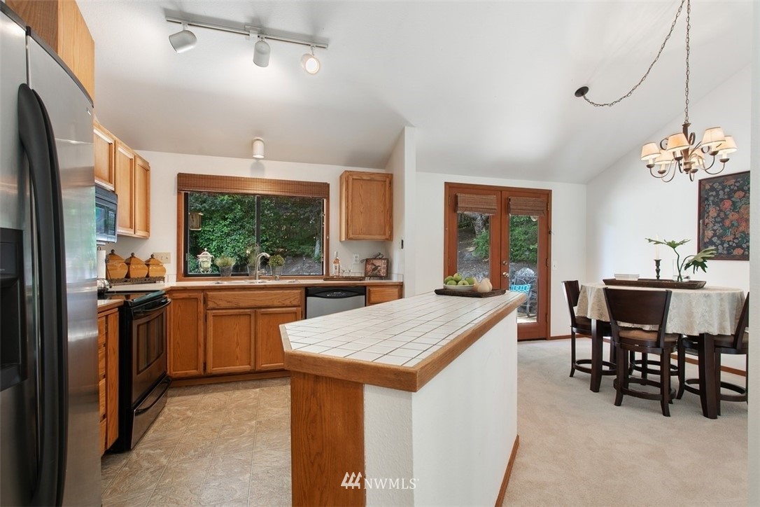 21221 Shell Valley Road Edmonds, WA 98026 - Photo 5 of 20