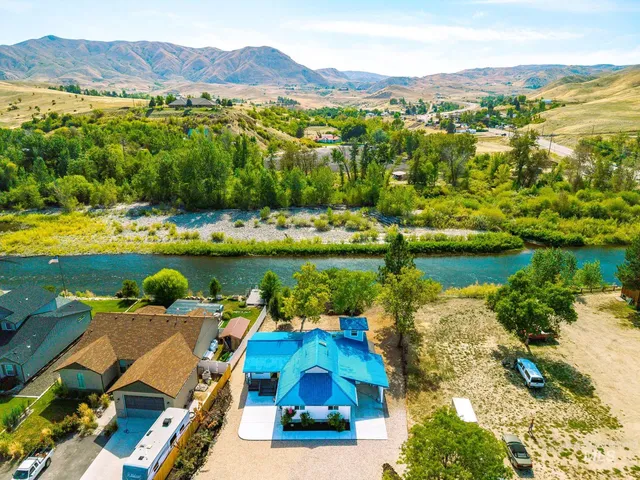 $689,000 | 115 Payette River Avenue, Horseshoe Bend, ID 83629
