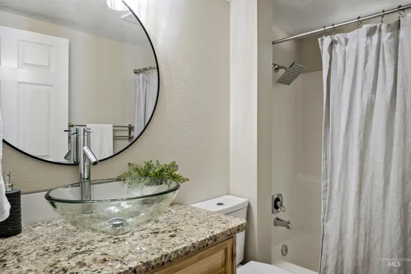 $659,000 | 115 Payette River Avenue, Horseshoe Bend, ID 83629