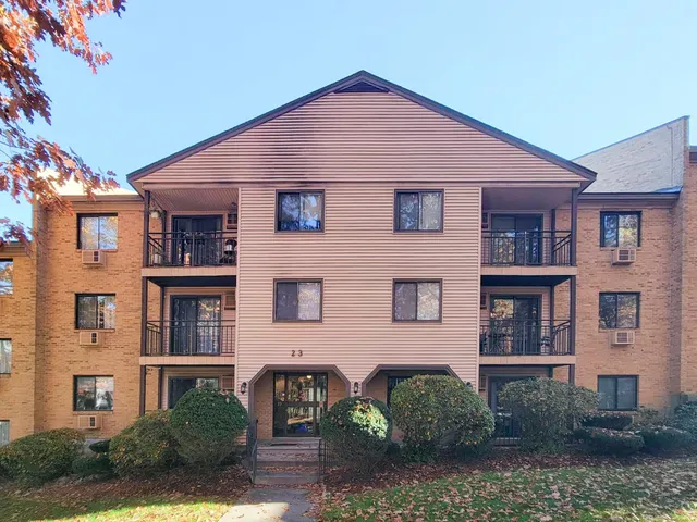 $285,000 | 23 Country Club Drive, Unit 1023, Manchester, NH 03102