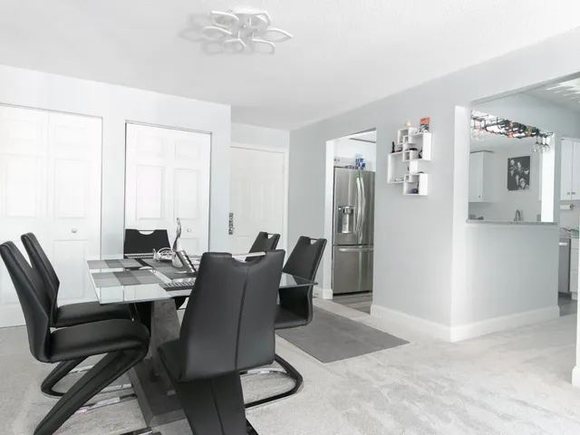 $285,000 | 23 Country Club Drive, Unit 1023, Manchester, NH 03102