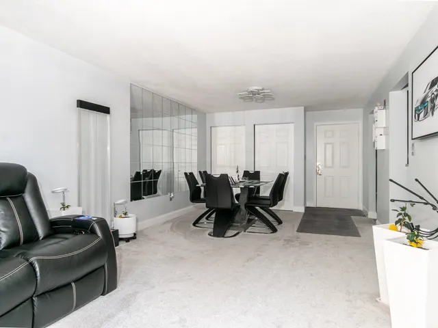 $285,000 | 23 Country Club Drive, Unit 1023, Manchester, NH 03102