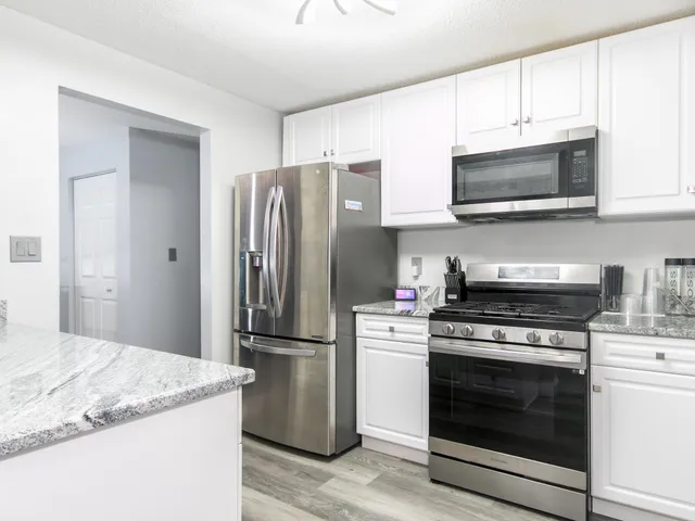 $285,000 | 23 Country Club Drive, Unit 1023, Manchester, NH 03102